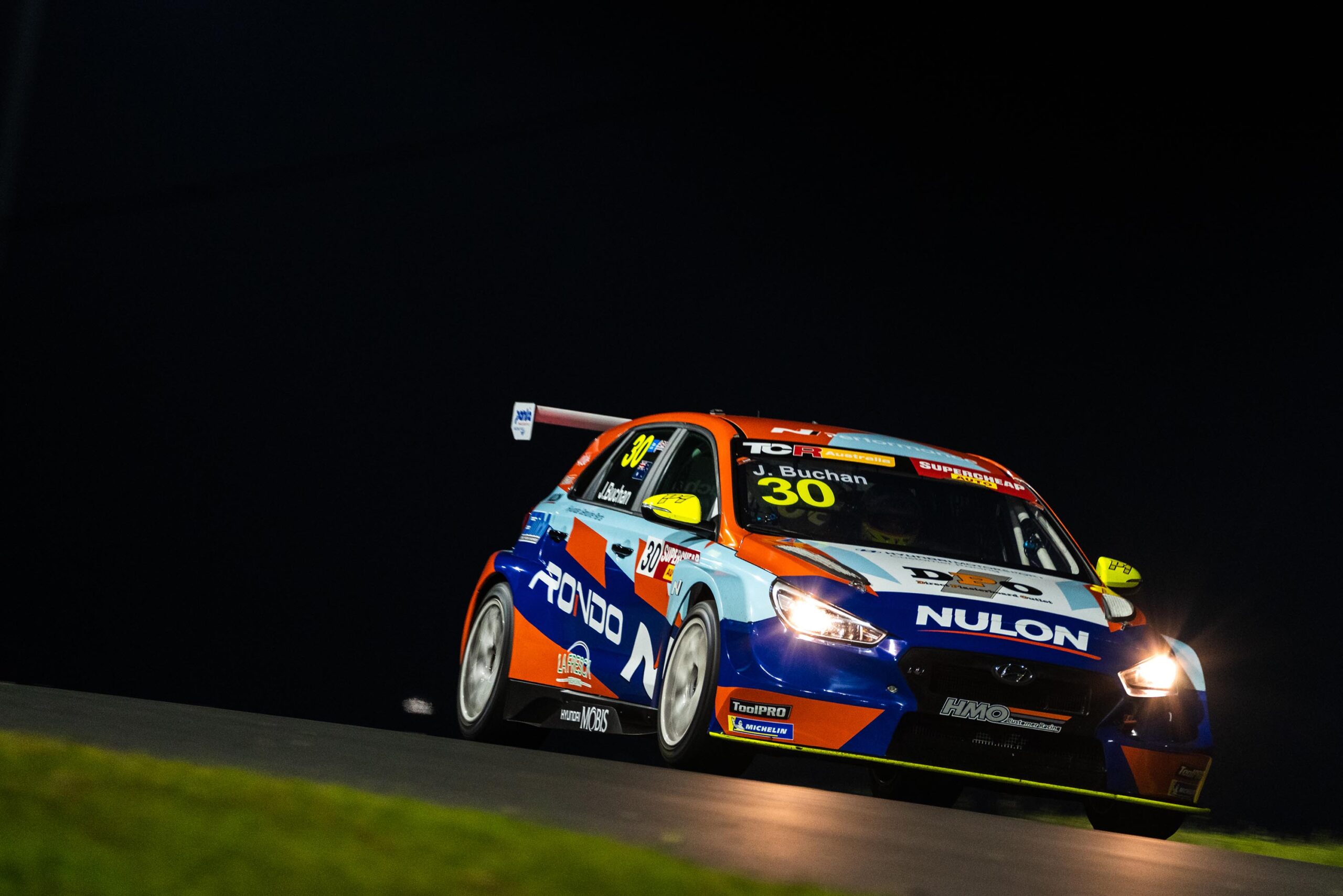 LIGHTS ON FOR TCR WORLD TOUR AUSSIE DEBUT AT RACE SYDNEY TCR Australia