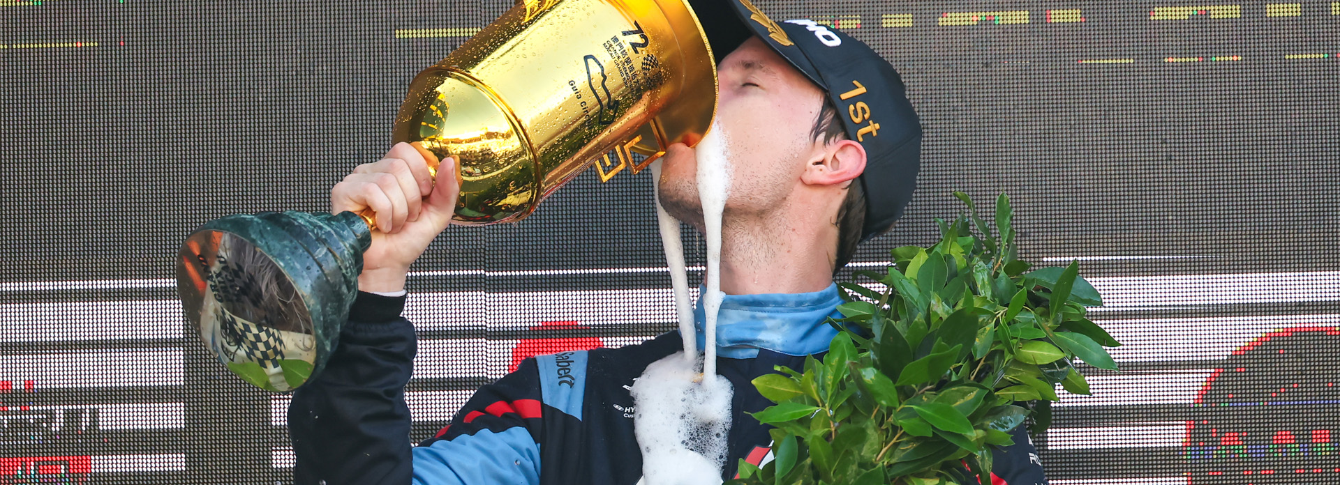 JOSH BUCHAN & HMO CUSTOMER RACING WIN MACAU GUIA RACE